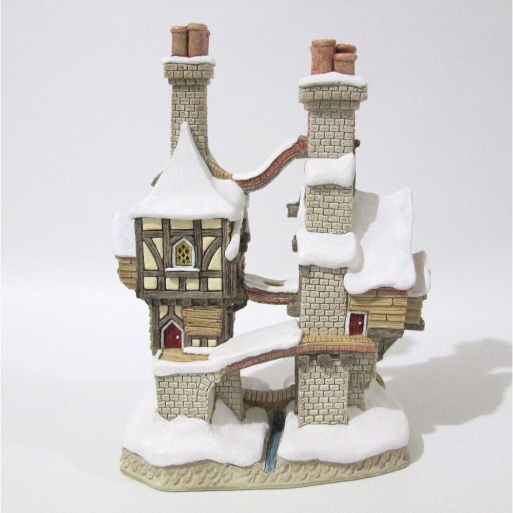 David Winter Oliver Twist Collection Fagins Hideout House 2003 Has Flaws